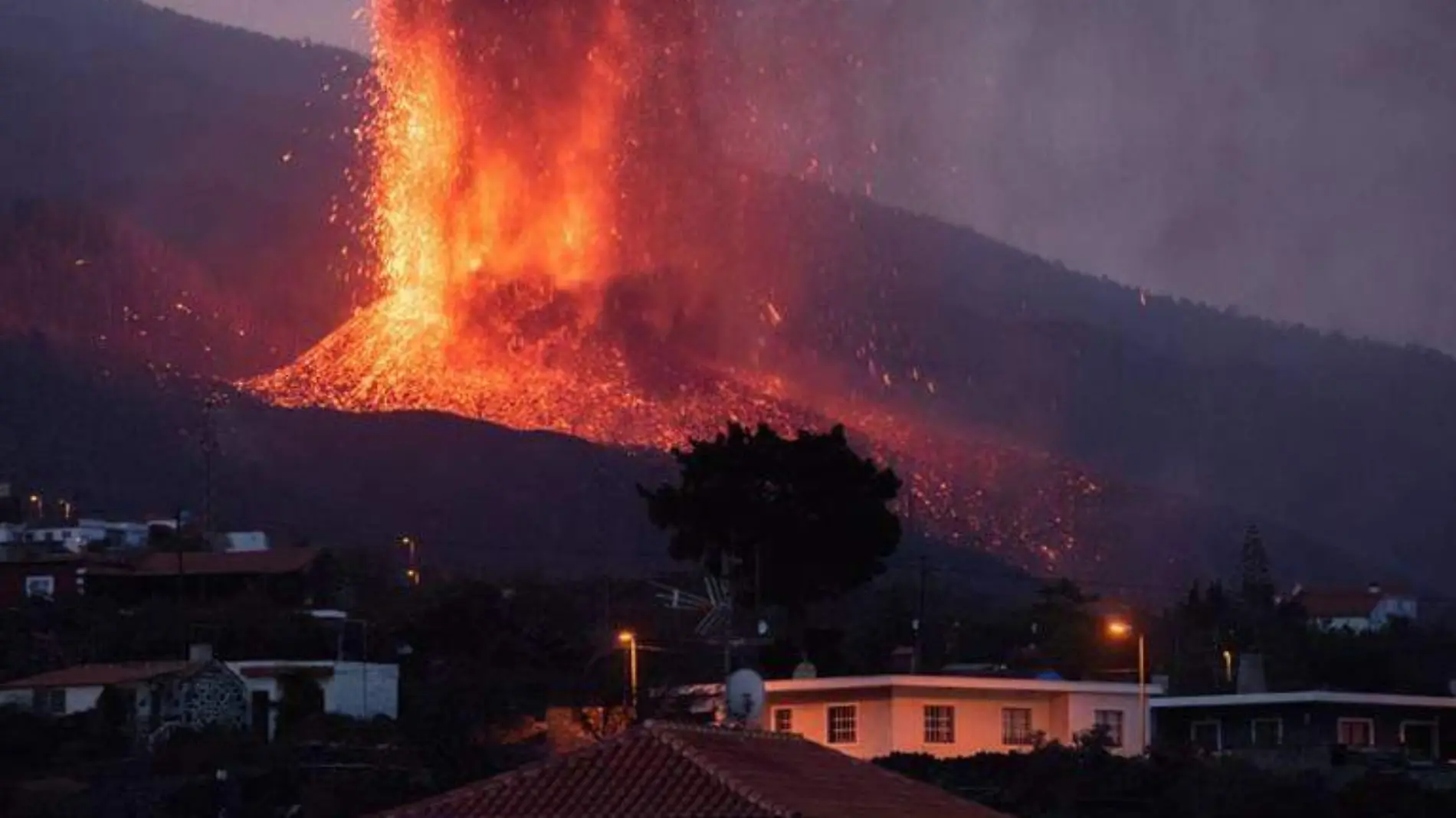 Lava del volcán de Cumbre Vieja cubre más de 160 hectáreas en La Palma EFE